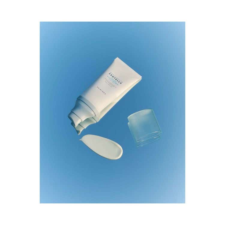 SKIN1004 Madagascar Centella Hyalu-Cica Water-Fit Sun Serum SPF50+ PA++++ thumbnail 3