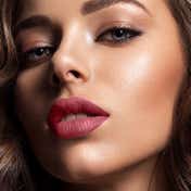 Makeup Revolution Powder Matte Lipstick - Bon Bon (3.5 g)