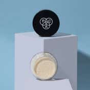 PAC Translucent Powder Mini Controls Shine Prevents Flashbacks Lightweight - 02 (2 g)