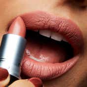 M.A.C Matte Lipstick - Yash (3 g)