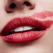 M.A.C Powder Kiss Lipstick - Werk Werk Werk (3 g)