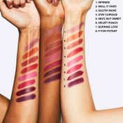 M.A.C Powder Kiss Lipstick - Werk Werk Werk (3 g)