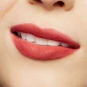 M.A.C Powder Kiss Lipstick - Dubonnet Buzz (3 g)