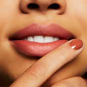 M.A.C Powder Kiss Lipstick - Teddy 2.0 (3 g)
