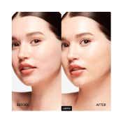 M.A.C Strobe Dewy Skin Tint - 02 Light (30 ml)