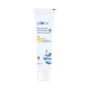 Plum 2% Niacinamide & Rice Water Hybrid Face Sunscreen With SPF 50 PA+++ (15g)