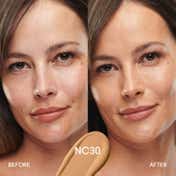 M.A.C Studio Radiance Serum Powered Foundation - NC30 (30 ml)