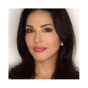 Star Struck by Sunny Leone Long Wear Lip Liner - Red Carpet (1.2 g)
