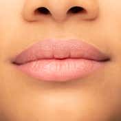 Kevyn Aucoin Unforgettable Lipstick - Cream - Thelmadora (2 g)