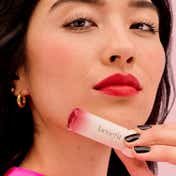 Benefit Cosmetics Plushtint Moisturizing Matte Lip Tint - 18 Feather Boa Soft Coral (6 ml)