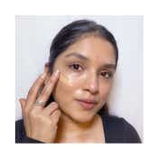 Flicka Blend & Shine Liquid Foundation - 02 Beige - Fair To Medium (30 ml)