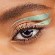 essence Luminous Eye Tint Liquid Shadow - 06 Sparkly Jade (6 ml)