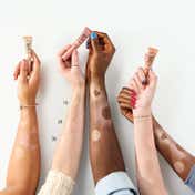 essence Baby Got Glow Liquid Highlighter - 20 Rose and Shine (10 ml)