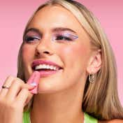 Makeup Revolution Juicy Peptide Lip Balm - Pink Strawberry (8 ml)