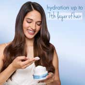 LOVE beauty AND planet Jojoba Oil, Hibiscus & Pentavitin Hydrate & Nourish Hair Mask (200 ml)