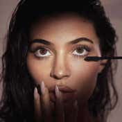 Kylie Cosmetics Kylash Volume Mascara - Black (12 ml)