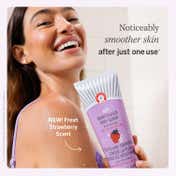 First Aid Beauty KP Bump Eraser Body Scrub 10% AHA Strawberry (226 g)