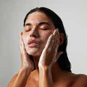 Ouai Detox Face Cleanser (231 ml)