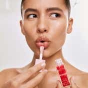Kylie Skin Lip Oil - Strawberry (6 ml)