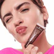 essence Choco Bomb Shiny Lipgloss - 01 Chocoholic! (10 ml)