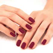 Lakme 9To5 Overtime Shine Nail Colour - Scarlet Blaze (6 ml)