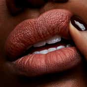 M.A.C Powder Kiss Hazy Matte Lipstick - Turn To The Left (3.5 g)