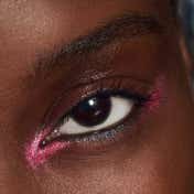 M.A.C Dazzleshadow Liquid Fuchsia Future (4.4 ml)