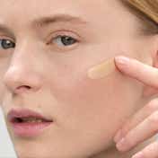 Prada Reveal Skin Optimizing Foundation - LN5 Light Neutral (30 ml)