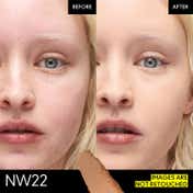 M.A.C Studio Fix Powder Plus Foundation - NW22 (12 g)