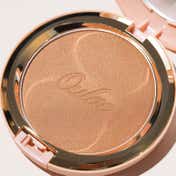 Oulac Sensual Touch Powder Sunkissed Bronzer - B01-Sunkissed (8.5 g)