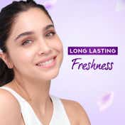 Pond's Magic Perfume Powder with Vitamin B3 for Women Lavendar (40 g)