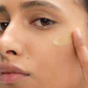 Prada Reveal Skin Optimizing Foundation - MW50 Medium Warm (30 ml)