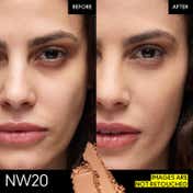 M.A.C Studio Fix Powder Plus Foundation - NW20 (12 g)