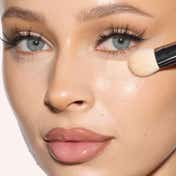 Huda Beauty Undereye Buff Brush