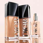 DIOR Forever Skin Glow Foundation - 24H Wear & 48H Hydration - 3W (30 ml)