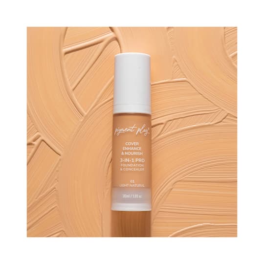 Pigment Play 3-in-1 Cover + Enhance + Nourish Foundation & Concealer - 01 Light Natural (30ml)