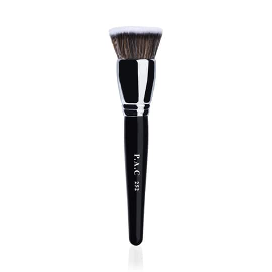 PAC Foundation Blending Brush - 252 (1Pc)