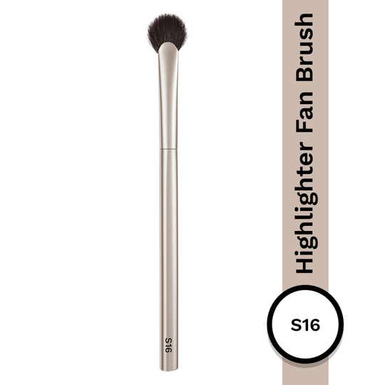 PAC S16 Highlighter Fan Brush