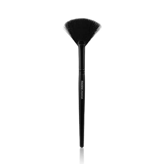 Faces Canada Highlighter Fan Brush, Wide Fan Brush For Precise To Wide Coverage, Airbrush Finish