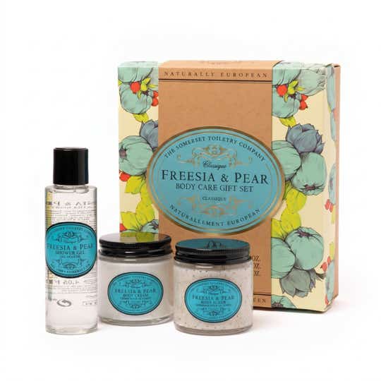 NATURALLY EUROPEAN Somerset Freesia and Pear Body Care Set (3 pcs)